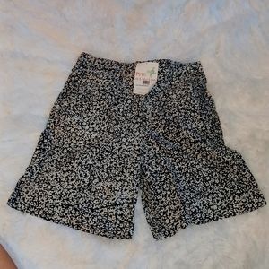 Putu women's sz 10 flowered golf shorts